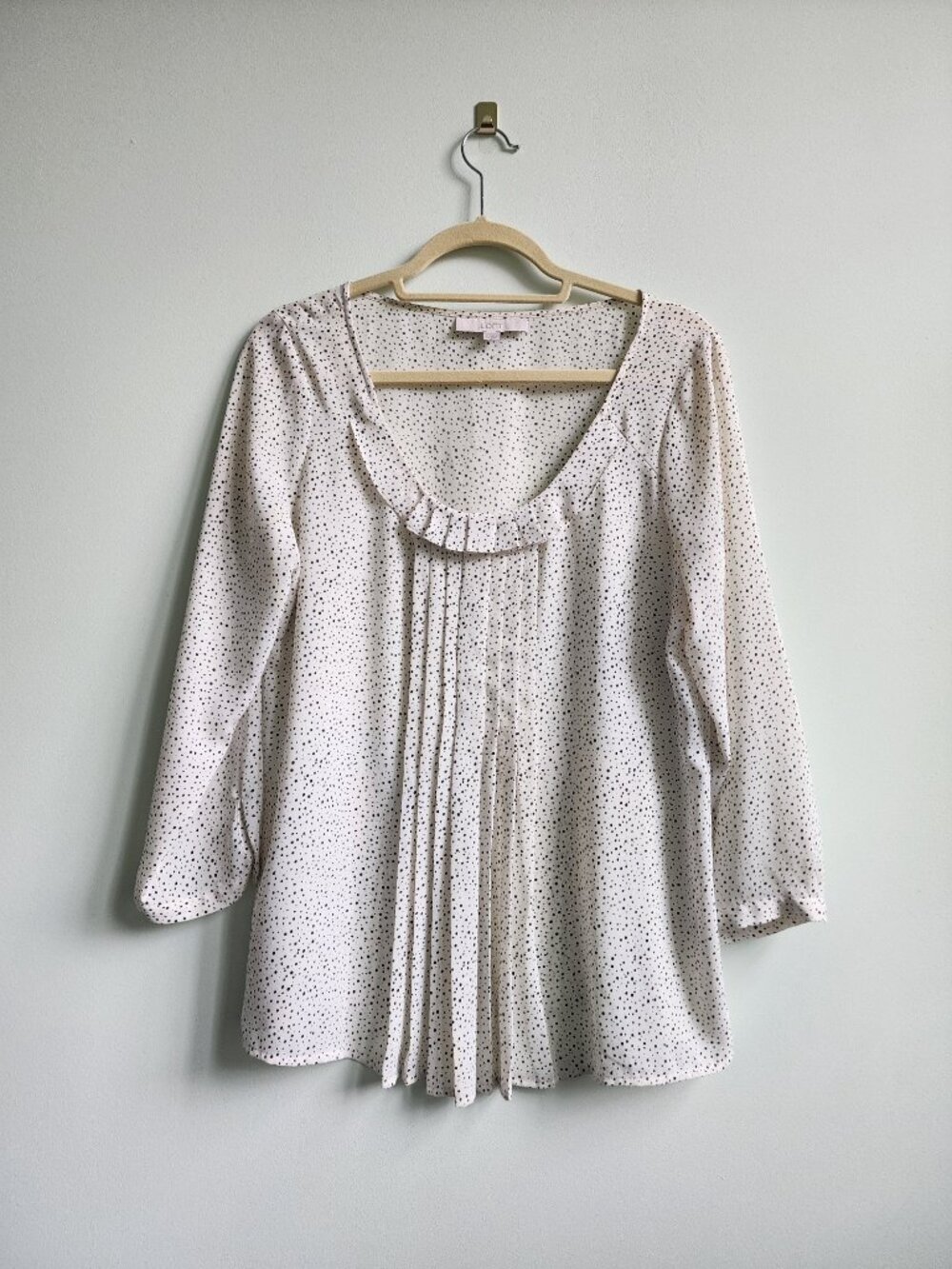 Size M Ann Taylor LOFT Cream Pleated Ruffle Neck Blouse with Black Dots
